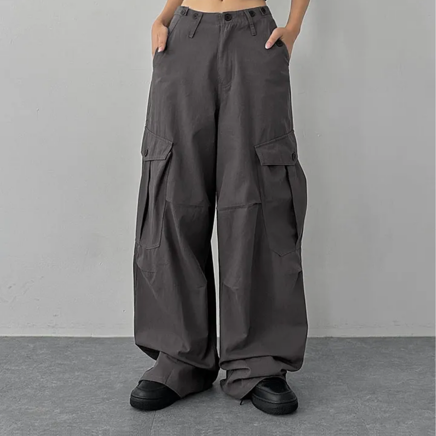 Cargo Wide Pants [Buttoned Waist / Pin-Tucked Pocket]