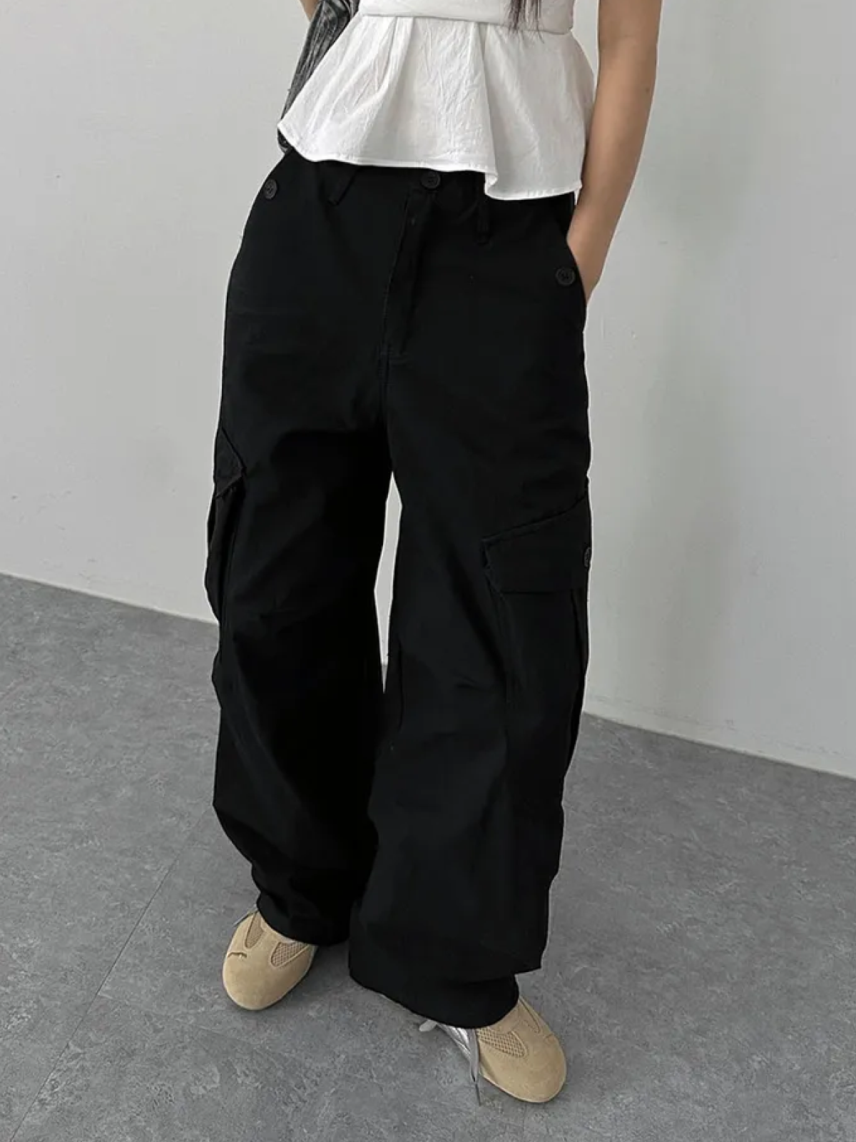 Cargo Wide Pants [Buttoned Waist / Pin-Tucked Pocket]