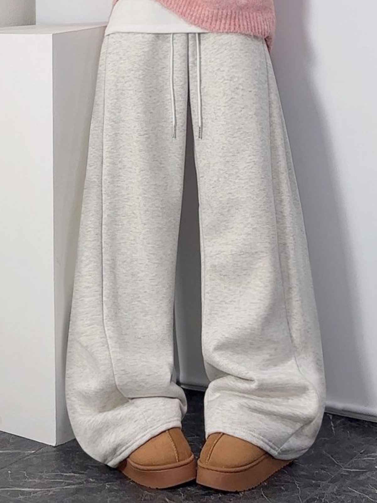 Wide Sweatpants with Side Pin-Tuck