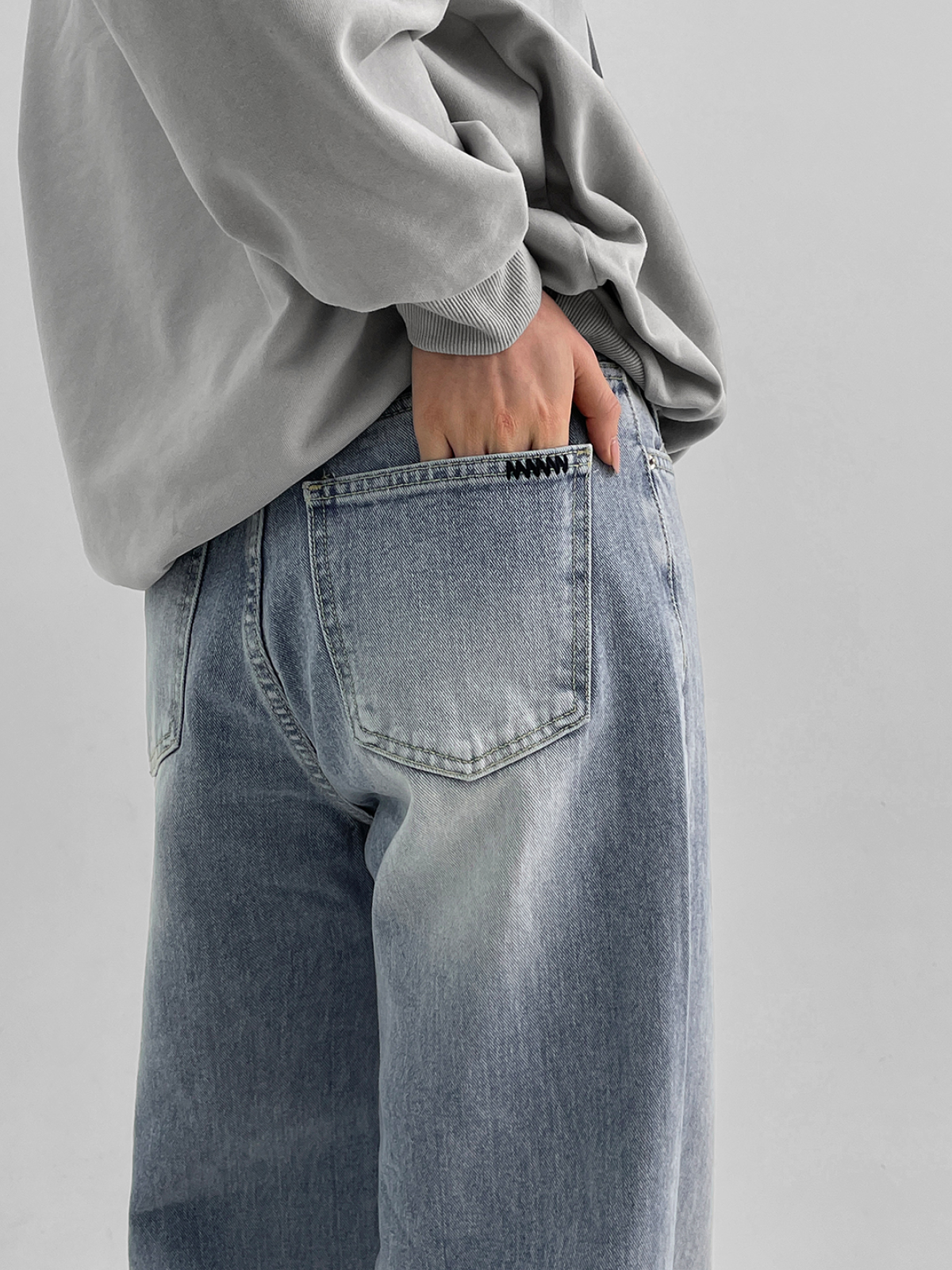 Dejua Wide-fit Denim Pants