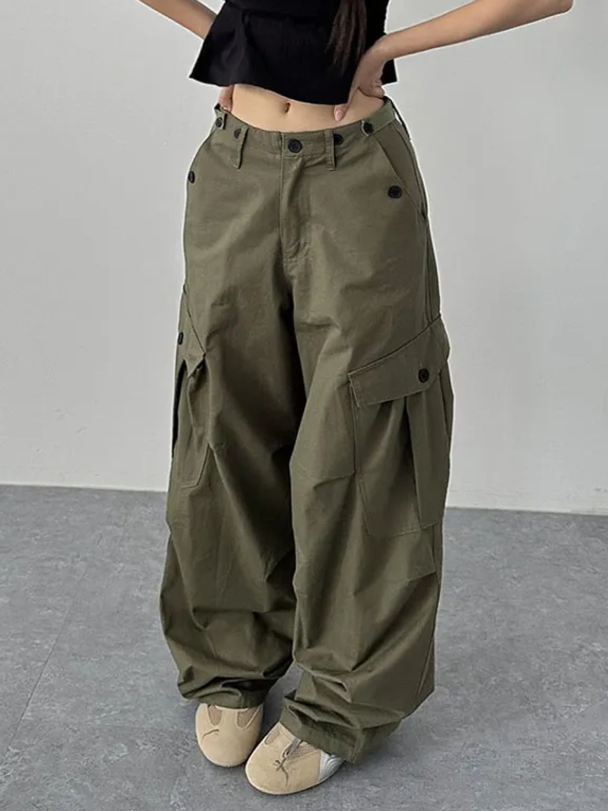 Cargo Wide Pants [Buttoned Waist / Pin-Tucked Pocket]