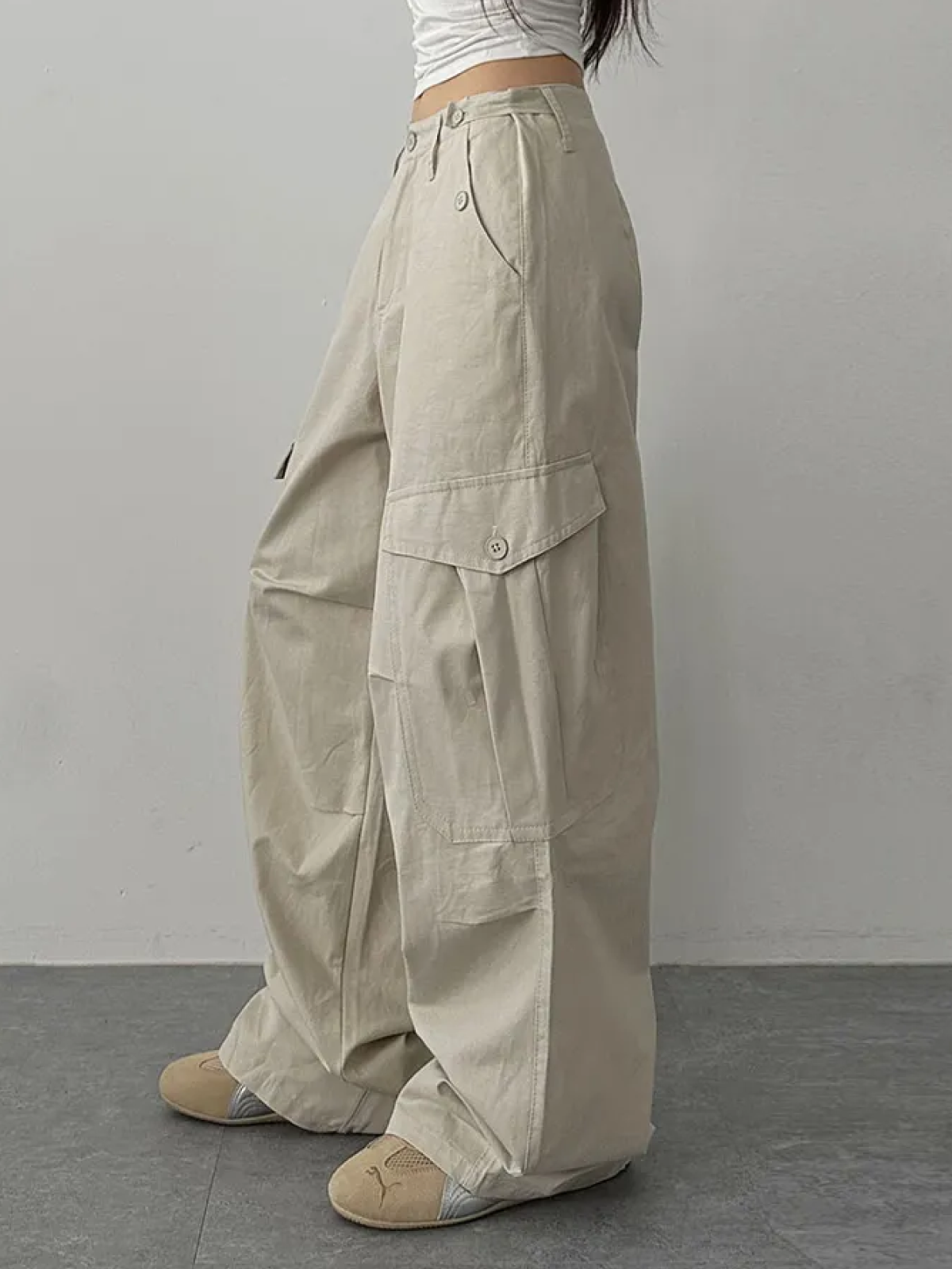 Cargo Wide Pants [Buttoned Waist / Pin-Tucked Pocket]