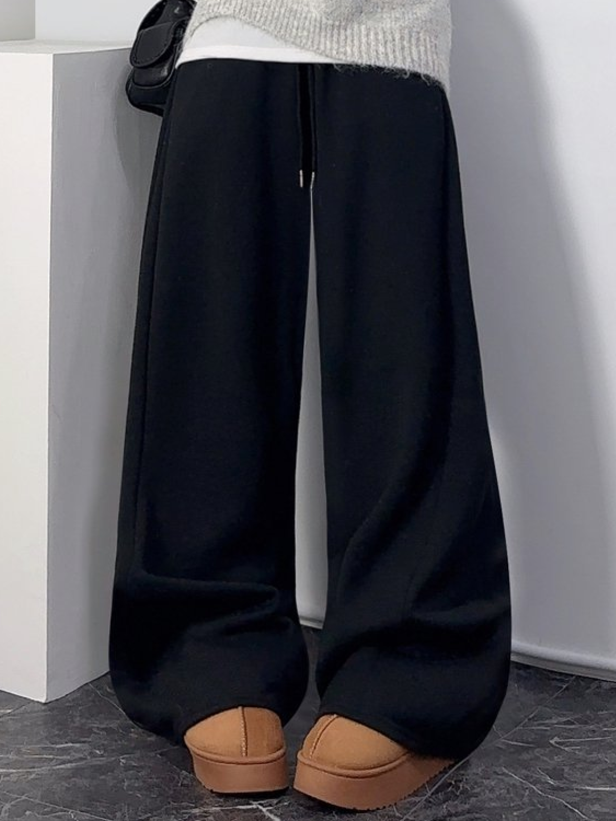 Wide Sweatpants with Side Pin-Tuck